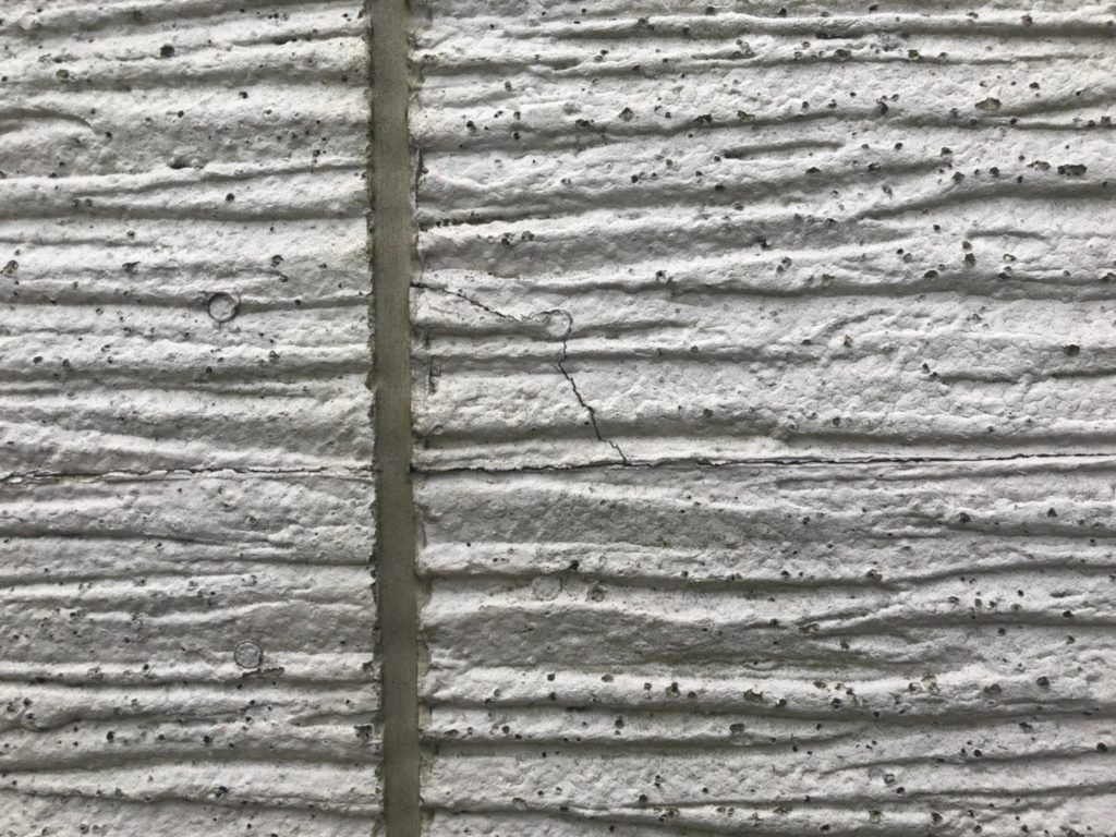 釘からのひび割れ