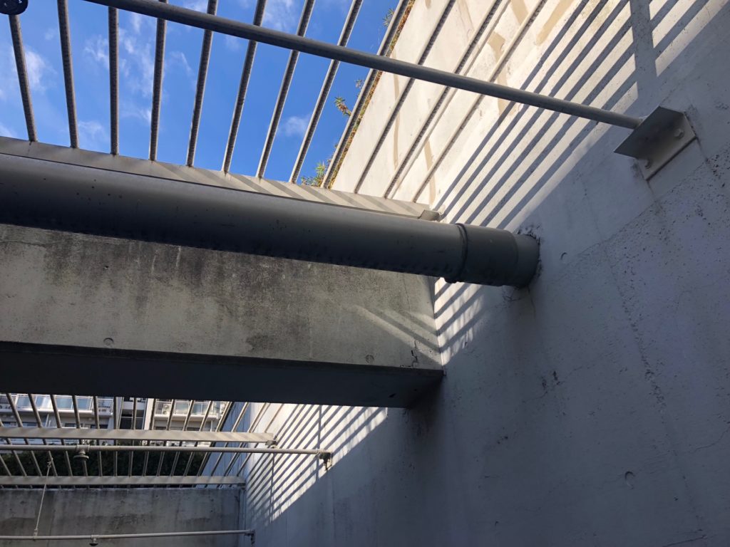 配管のつまり除去作業
