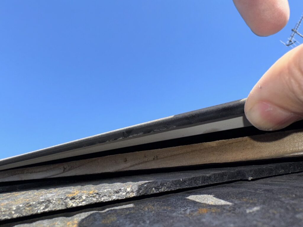 屋根板金が浮いているなどの指摘にご注意を！