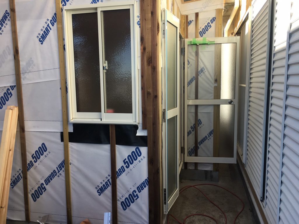 小屋建てしてます！