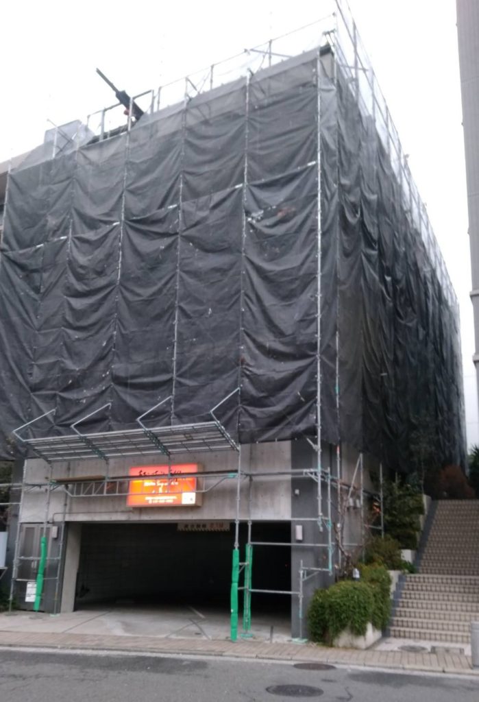 某駅前ビル着工しました。
