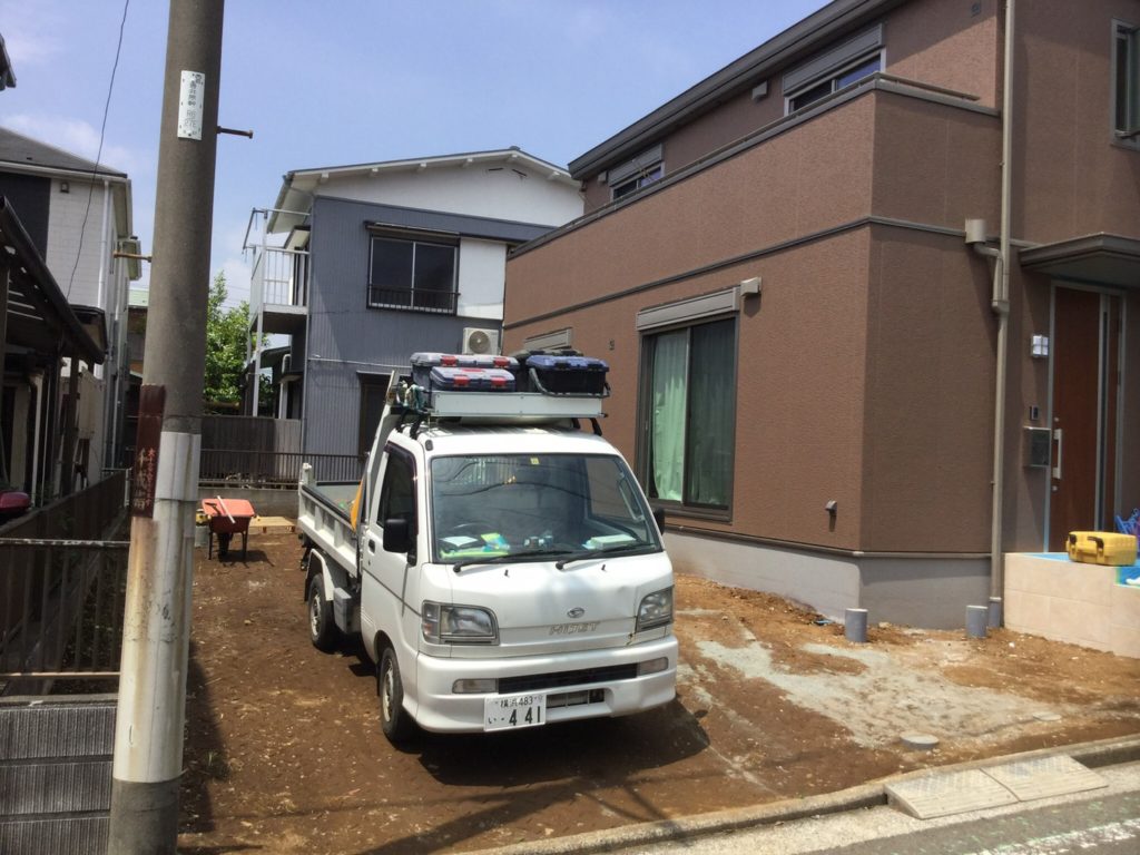 外構工事始まりました。