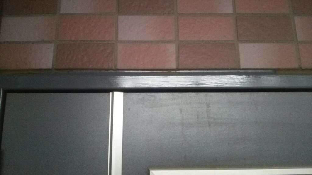 玄関枠の塗装
